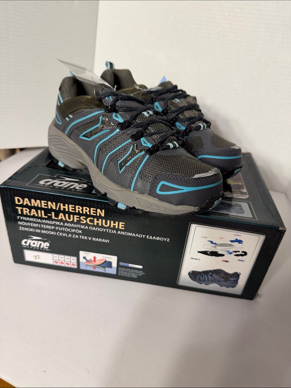 Crane Men's Gray Athletic Trail Shoes with Teal Accents